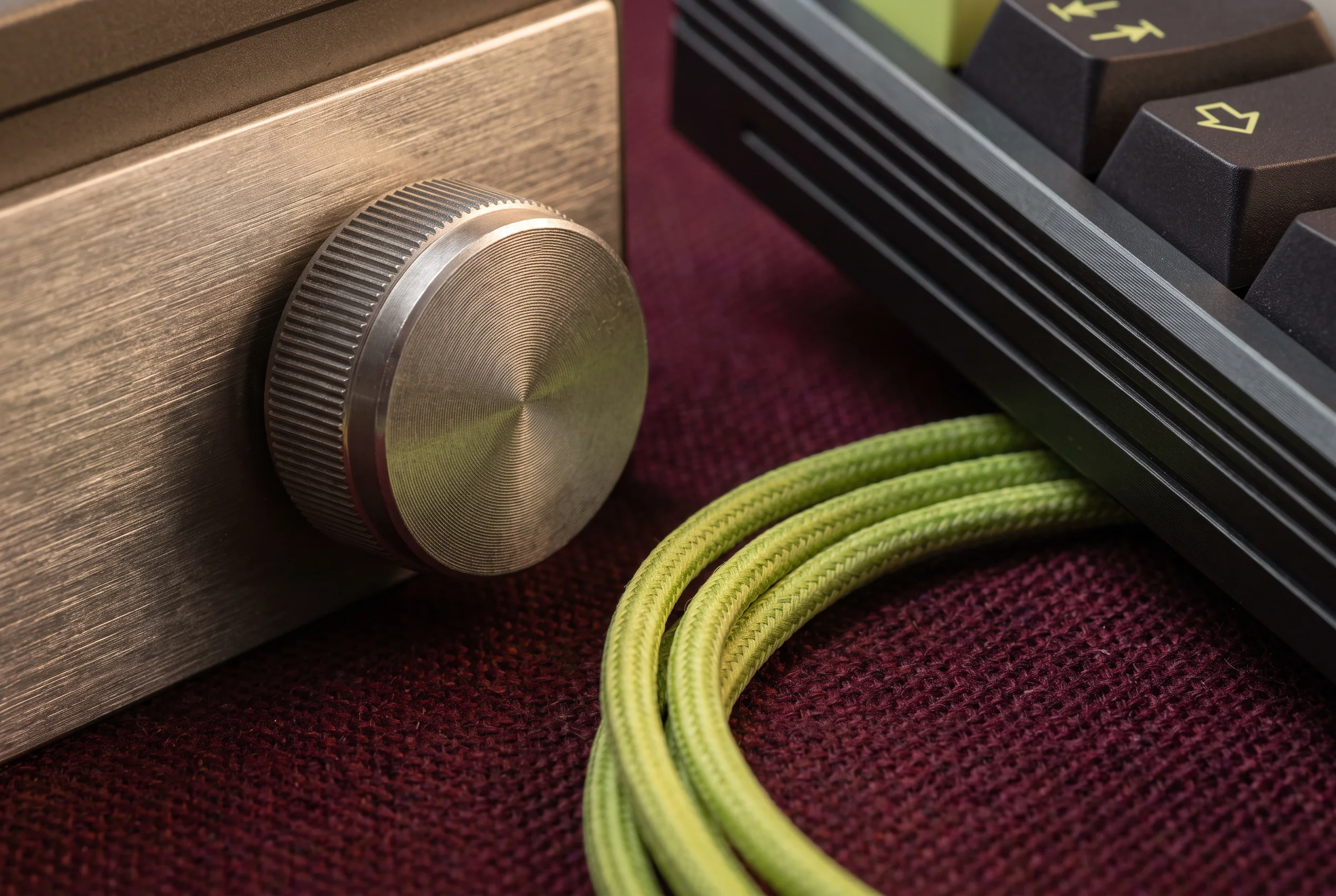 Close view of a tuning knob and keyboard